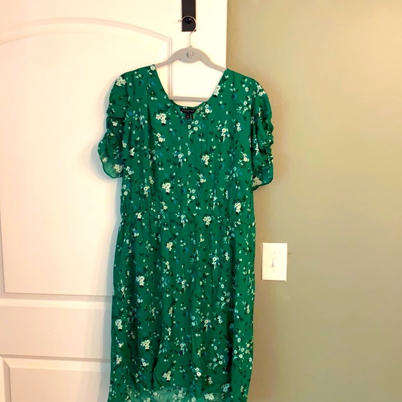 Banana Republic Dresses & Skirts - Plus size Banana Republic green floral dress
